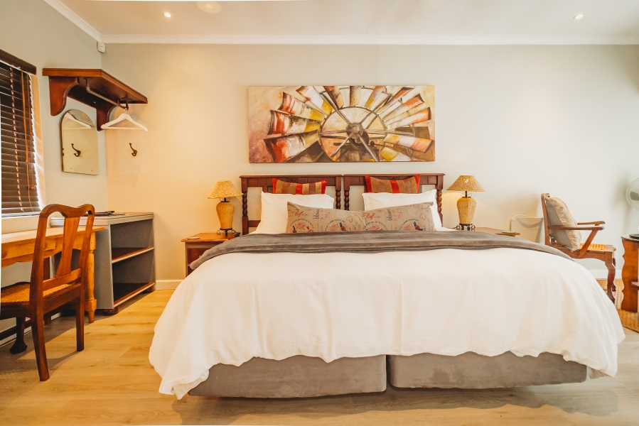 6 Bedroom Property for Sale in Heatherlands Western Cape